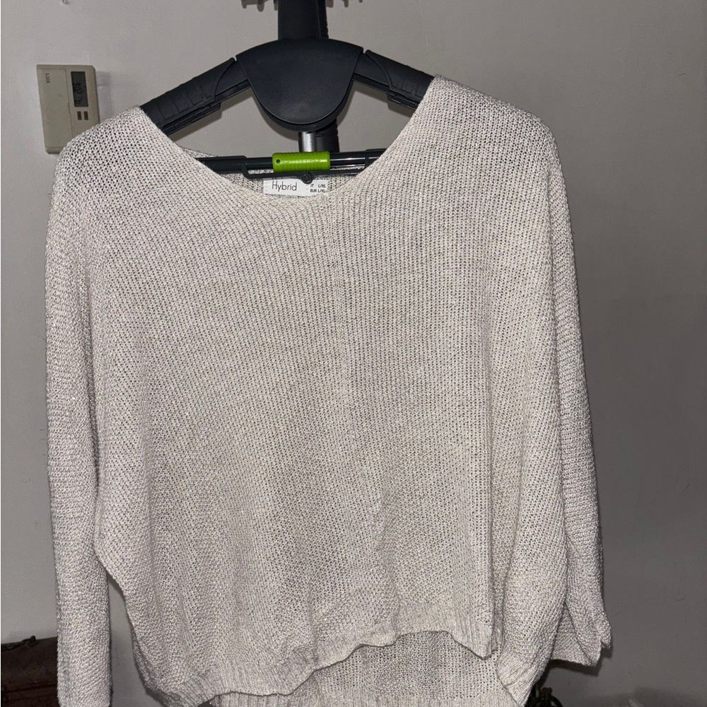 Hybrid & company Cream Sweater with Fuzzy Texture and Relaxed Fit